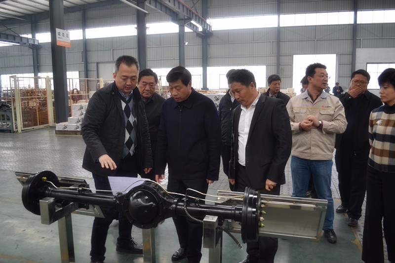 十堰市委书记张维国同志视察十堰精密公? /></label></dt>
                                <dd class=